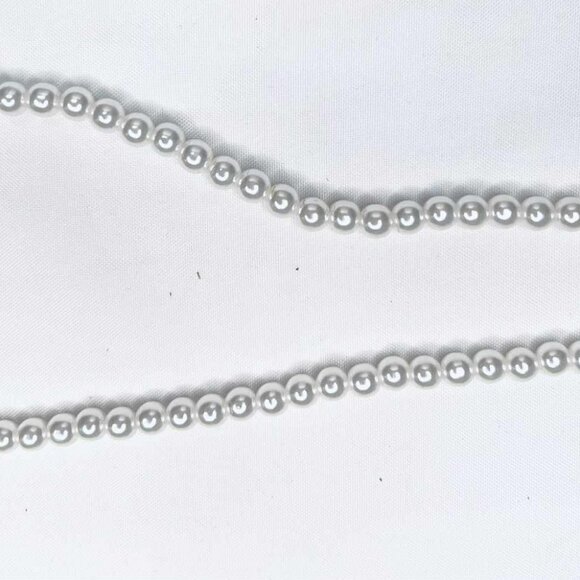 Vintage Faux Pearl Necklace with Crystal Accents – 40 cm - Picture 1 of 6